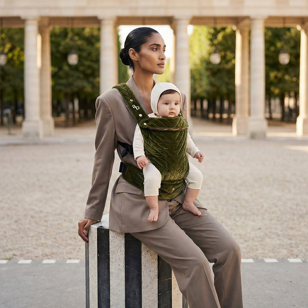 Ariblake Vert Olive baby carrier at Palais Royal